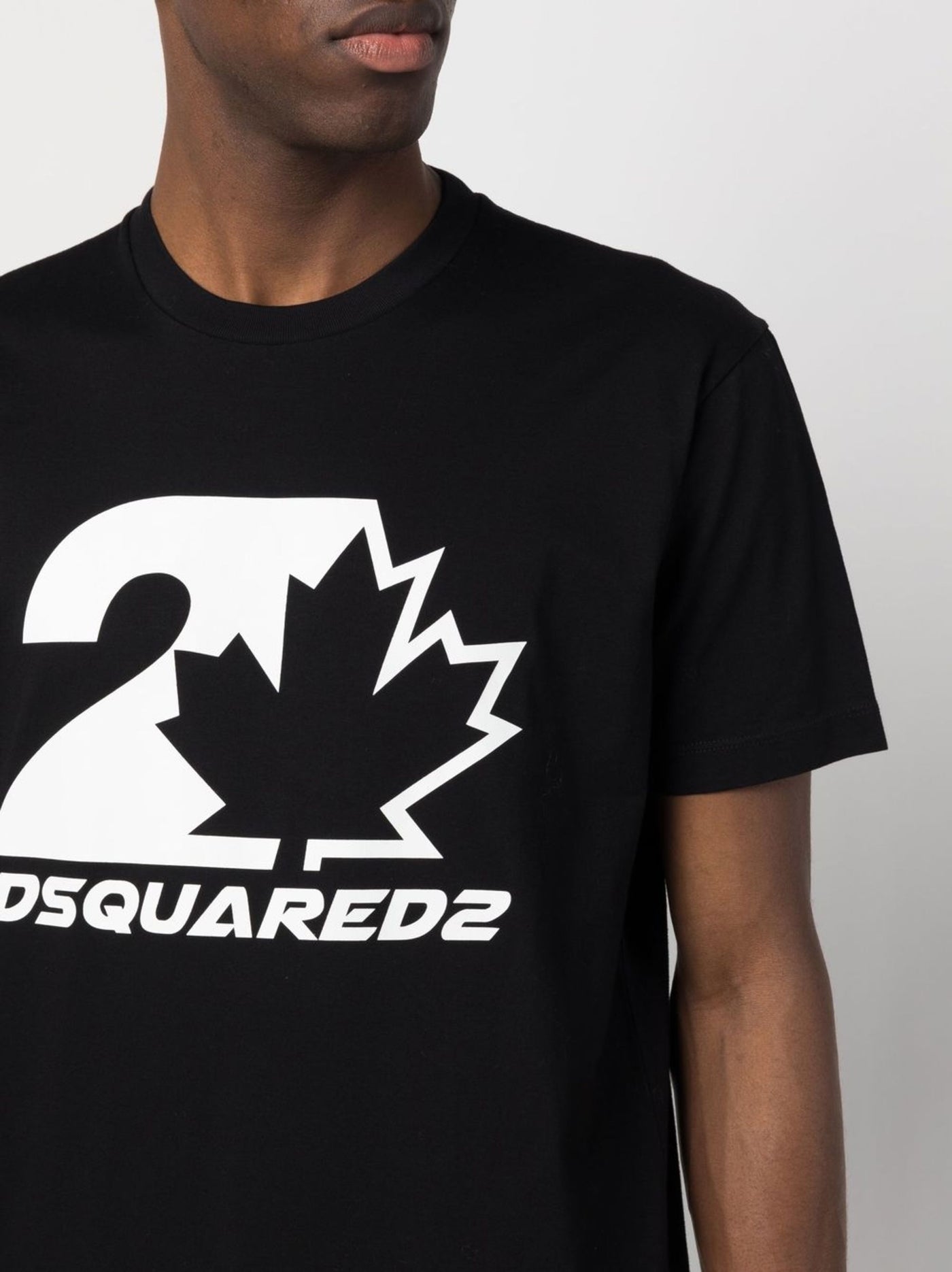 Dsquared2 – Schwarzes T-Shirt mit auffälligem Ahornblatt-Logodruck