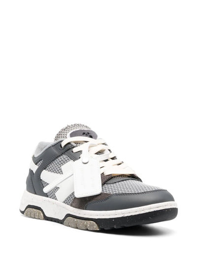 Off-White – Out of Office – Niedrige, schmale Sneaker aus Leder und Netzstoff in Grau