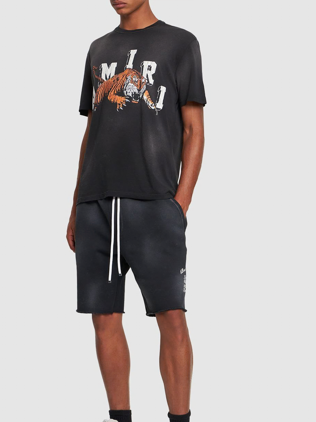 Amiri Vintage Tiger Tシャツ ブラック タイガープリントが魅力 org.jpg