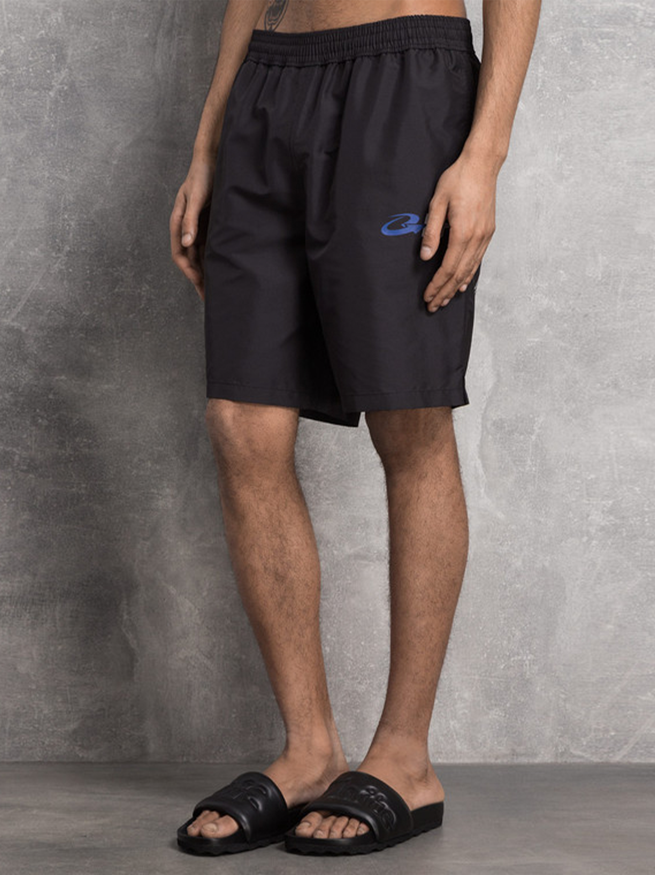 Off-White – Schwarze Badeshorts mit „Exact Opposite Surfer“-Print