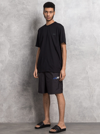 Off-White – Schwarze Badeshorts mit „Exact Opposite Surfer“-Print