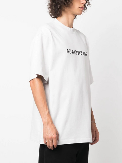 Balenciaga – T-Shirt mit umgekehrtem Logo-Print in Weiß