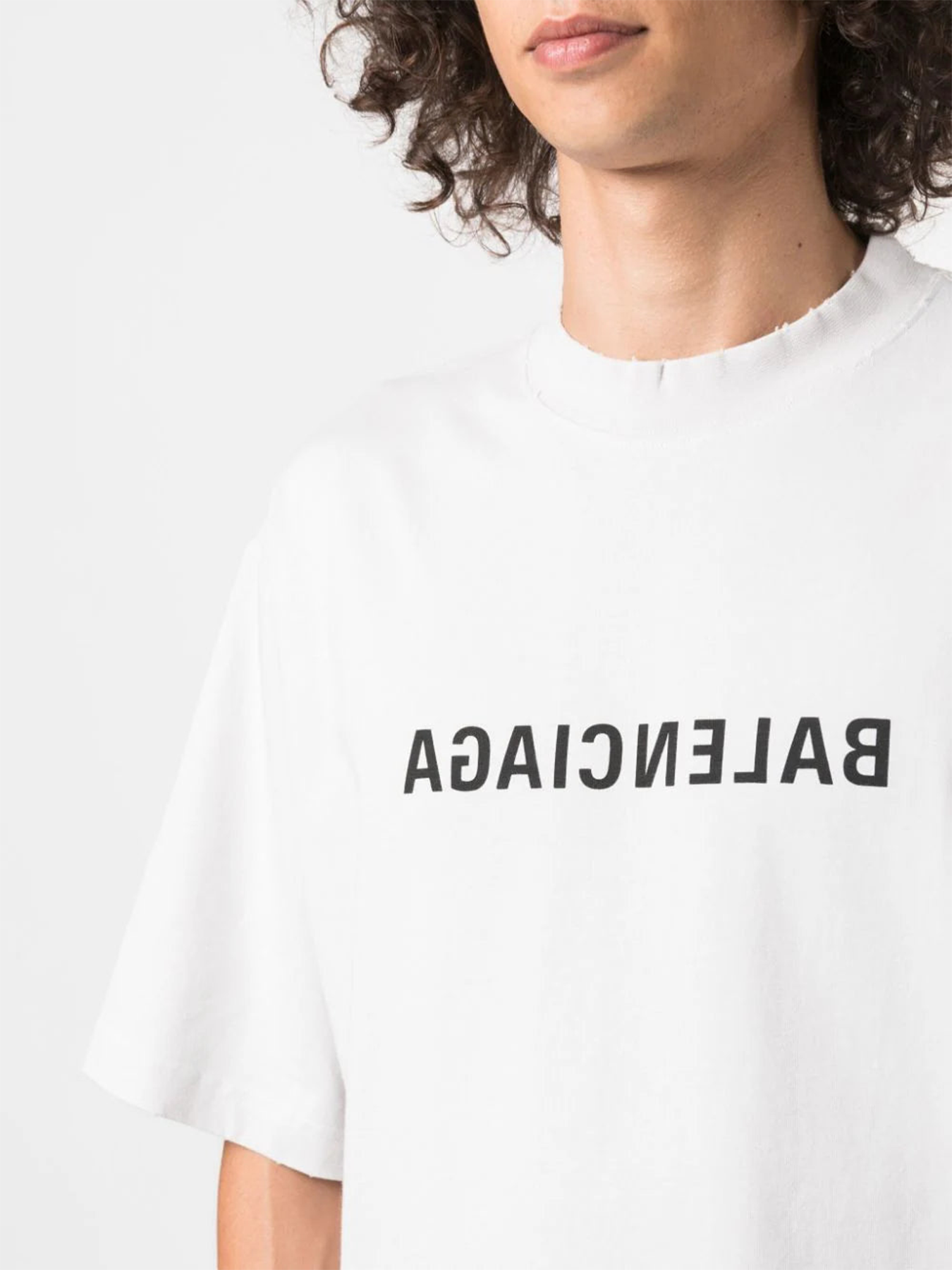 Balenciaga – T-Shirt mit umgekehrtem Logo-Print in Weiß