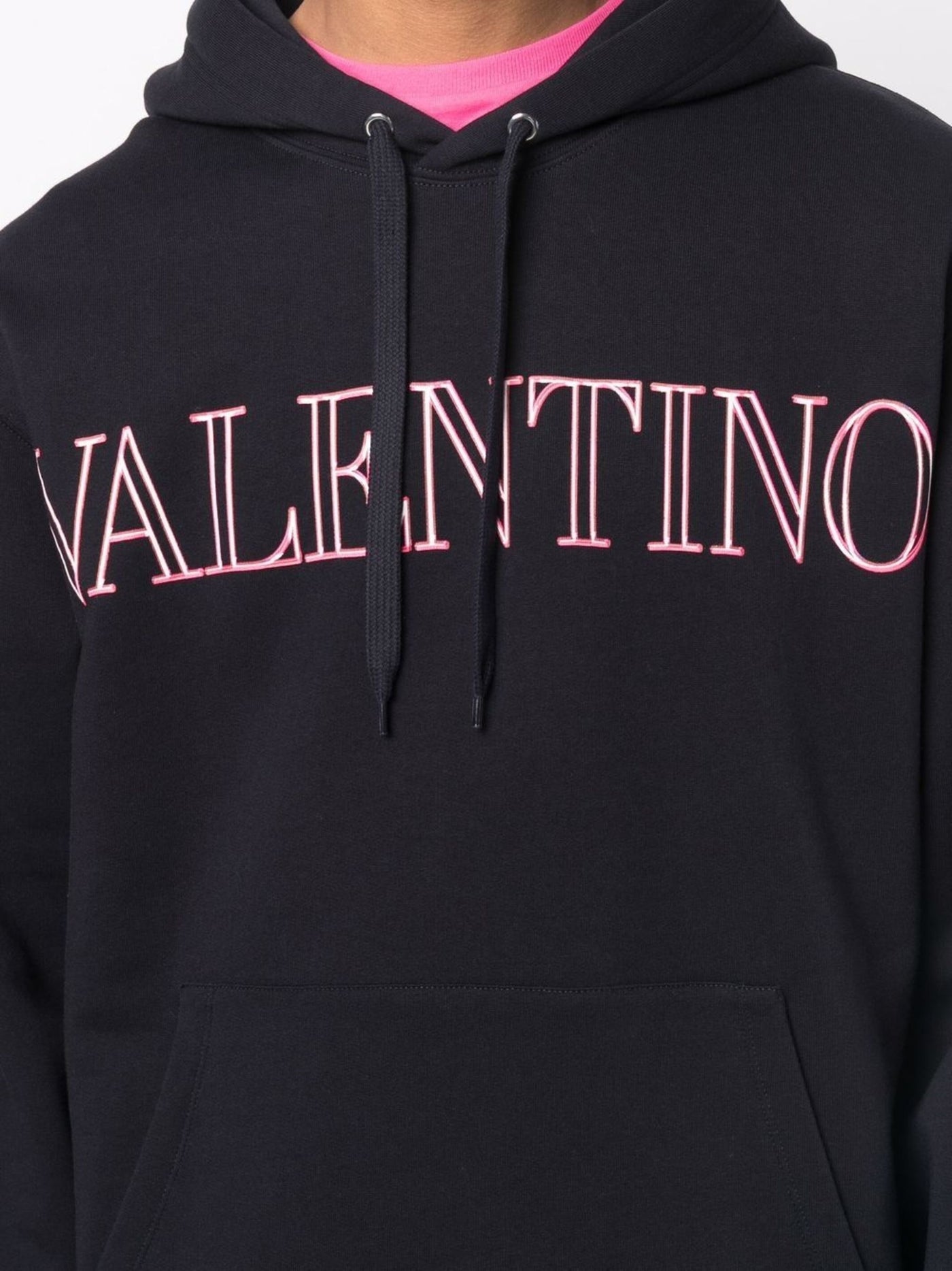 Valentino – Neon Universe – Schwarzer Kapuzenpullover mit Logo-Umriss in Pink